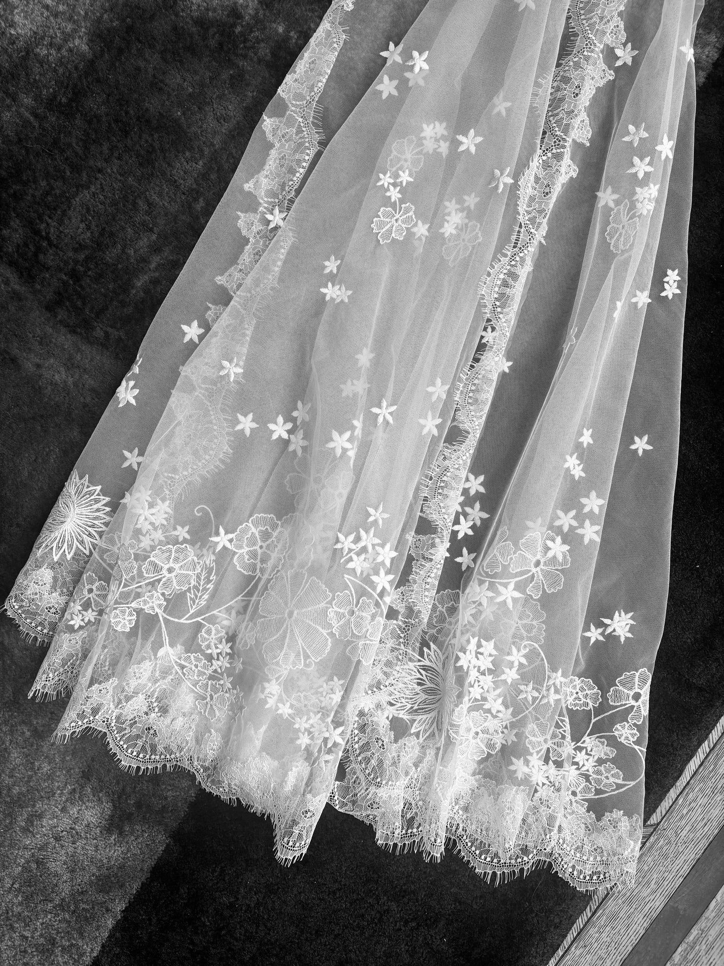 DIONE HALF MOON EMBROIDERED MANTILLA