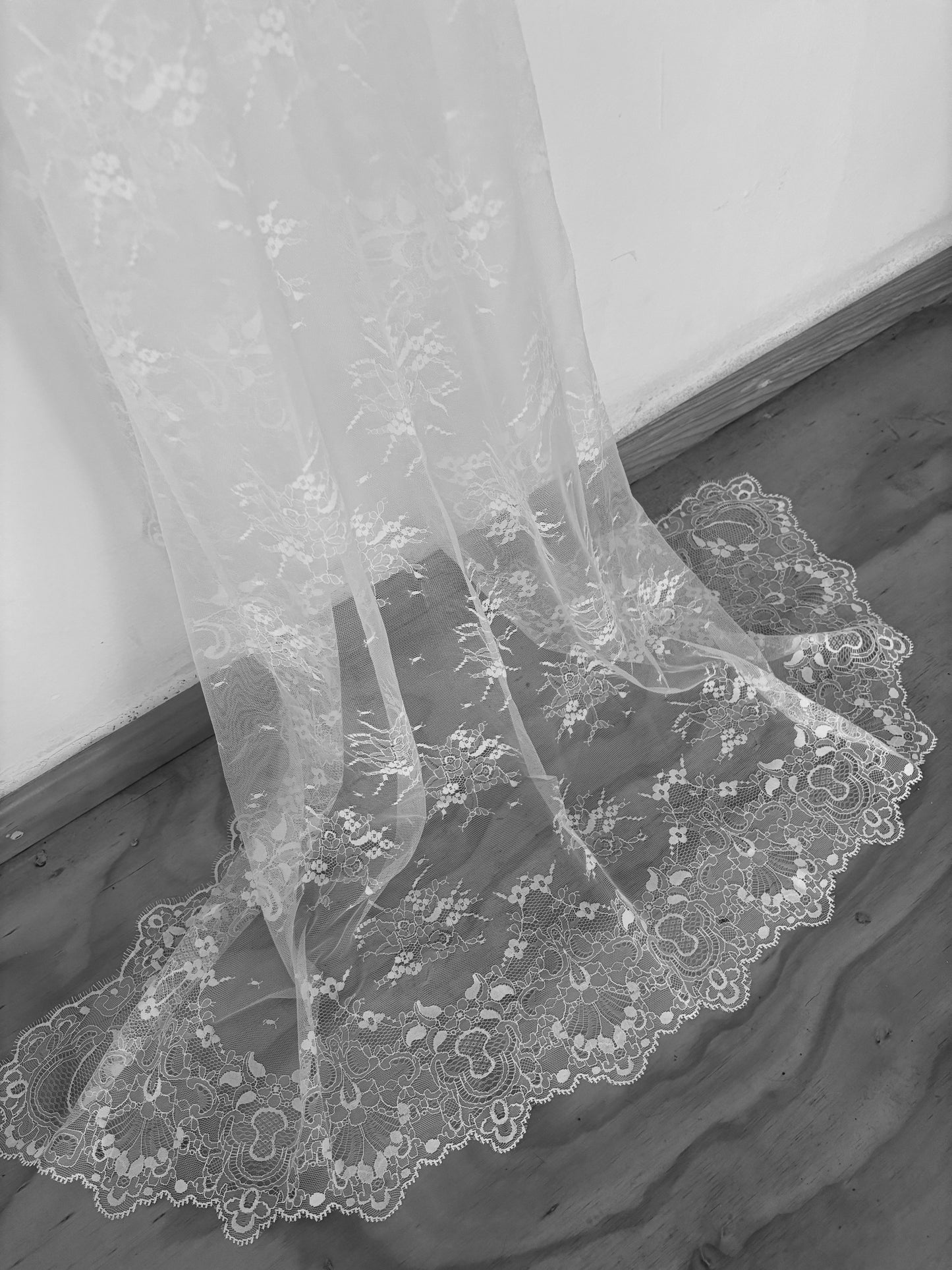 TERESA SPANISH LACE MANTILLA