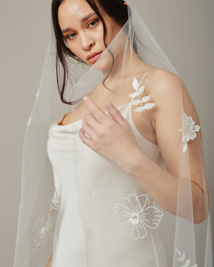 ALBA FLORAL DETAIL VEIL FRONT