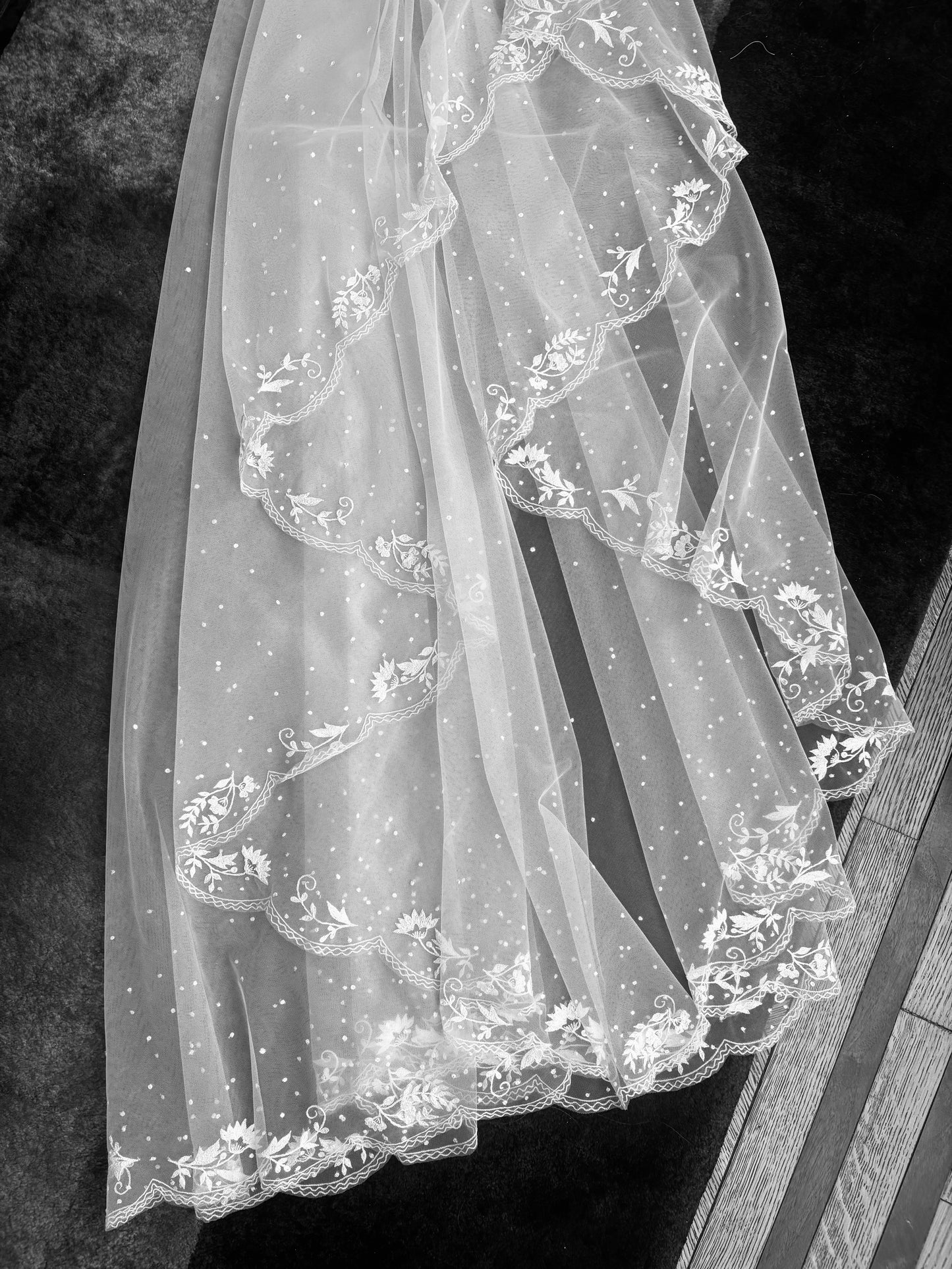 ALMA EMBROIDERED VEIL