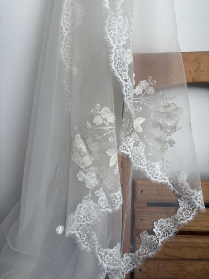ANASTASIA EMBROIDERED LACE VEIL