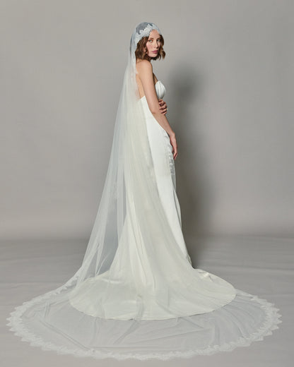 CLARA LACE EDGE VEIL