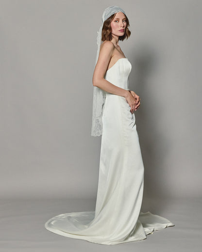 CRISTINA SPANISH LACE MANTILLA
