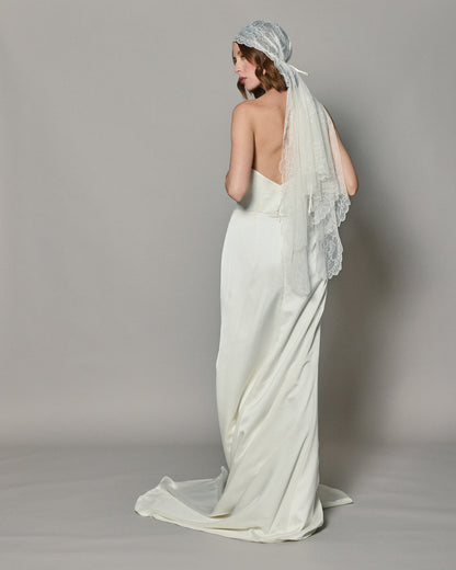CRISTINA SPANISH LACE MANTILLA