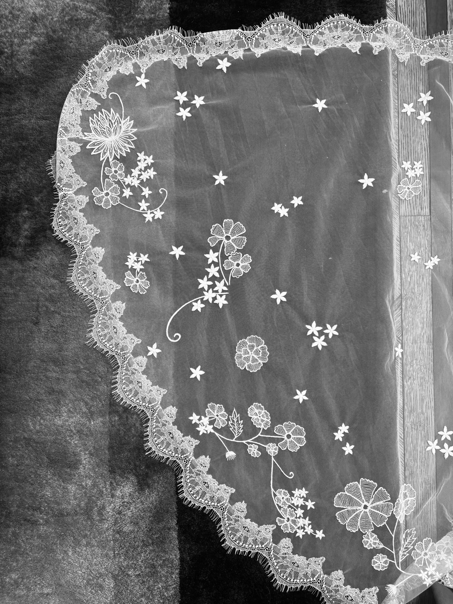 DIONE HALF MOON EMBROIDERED MANTILLA