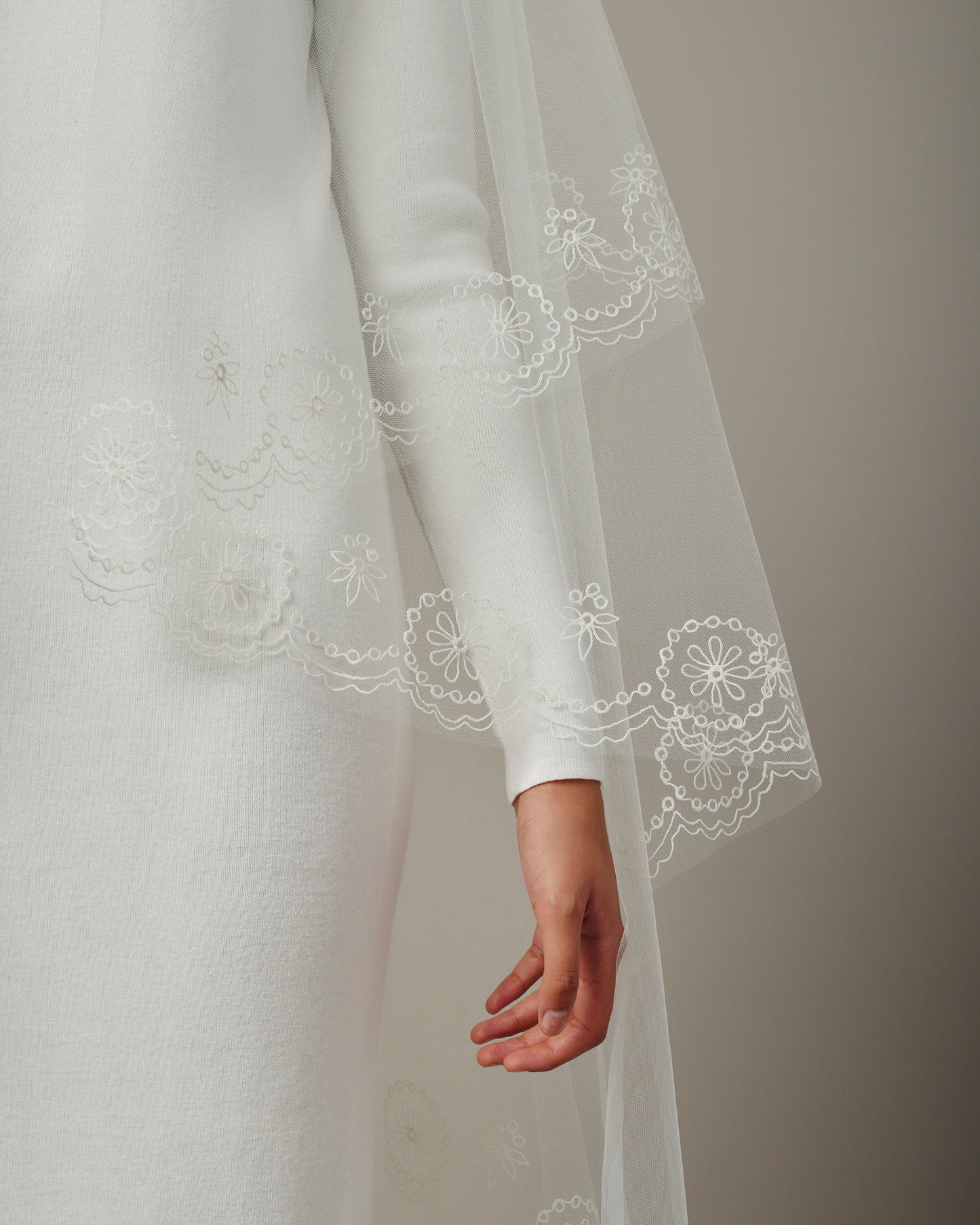 DIXON EMBROIDERED ORNAMENTAL VEIL DETAIL