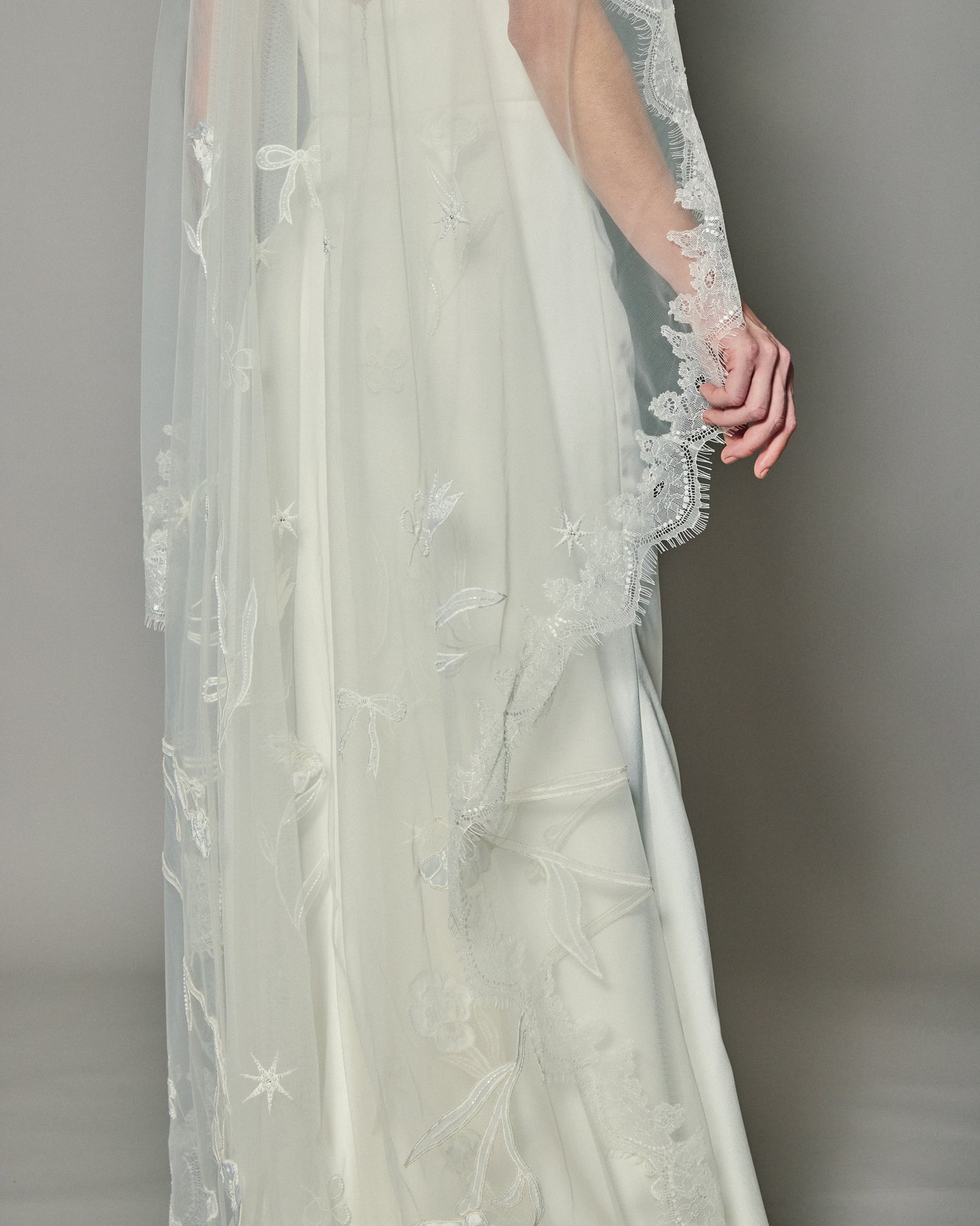LOHO EXCLUSIVE // DREAM EMBROIDERED VEIL