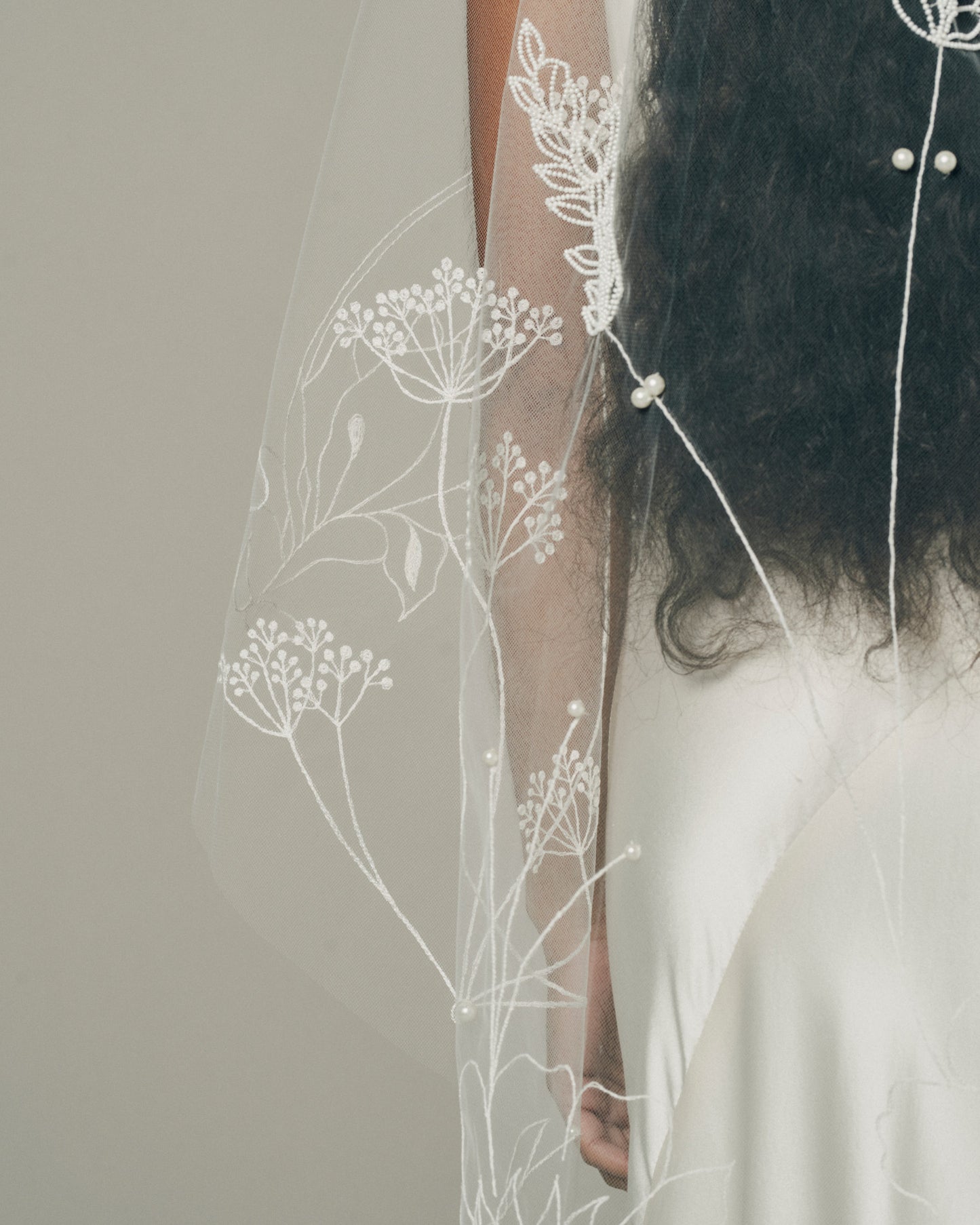 HANA FLORAL EMBROIDERY VEIL DETAIL