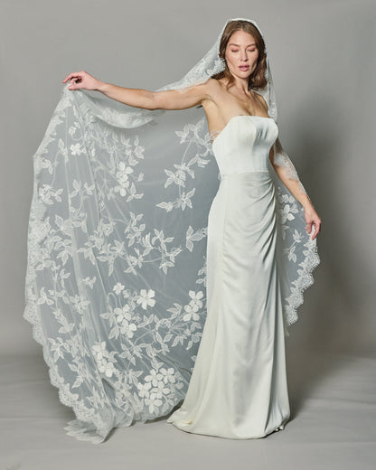 LOHO EXCLUSIVE // HEDERA EMBROIDERED VEIL