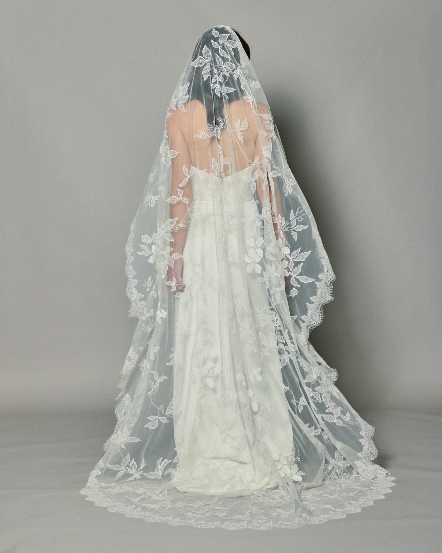 LOHO EXCLUSIVE // HEDERA EMBROIDERED VEIL