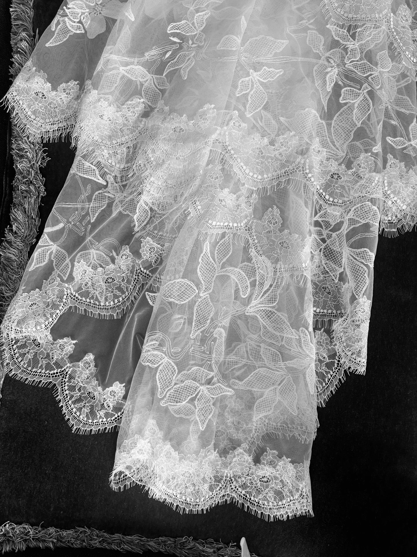 LOHO EXCLUSIVE // HEDERA EMBROIDERED VEIL