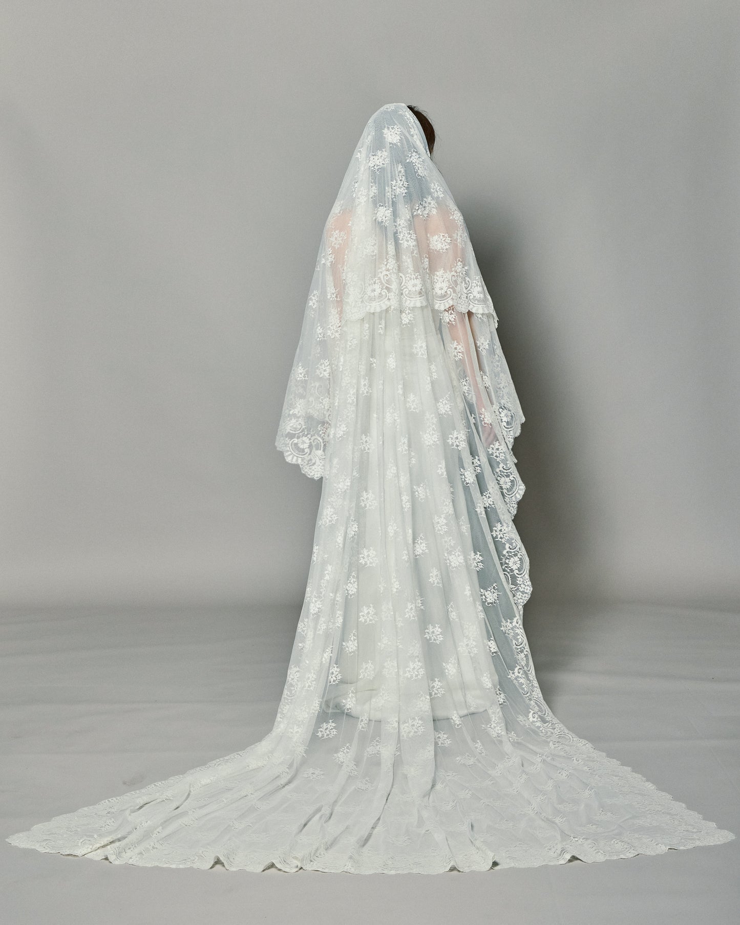 LOHO EXCLUSIVE // MARIA SPANISH LACE MANTILLA