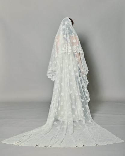 LOHO EXCLUSIVE // MARIA SPANISH LACE MANTILLA
