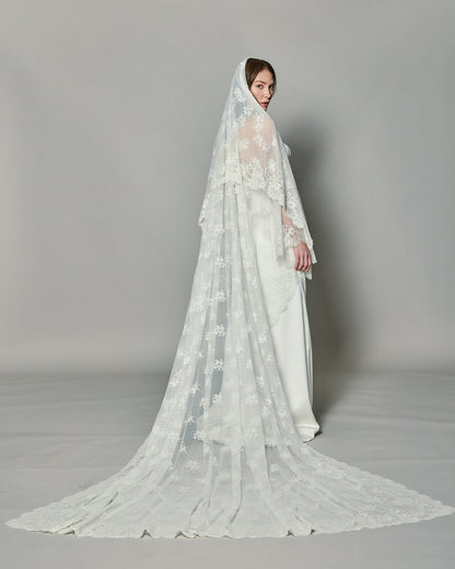 LOHO EXCLUSIVE // MARIA SPANISH LACE MANTILLA