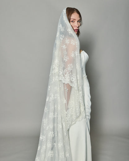 LOHO EXCLUSIVE // MARIA SPANISH LACE MANTILLA