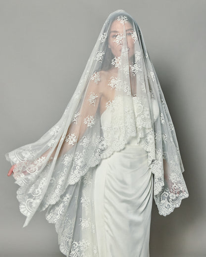 LOHO EXCLUSIVE // MARIA SPANISH LACE MANTILLA