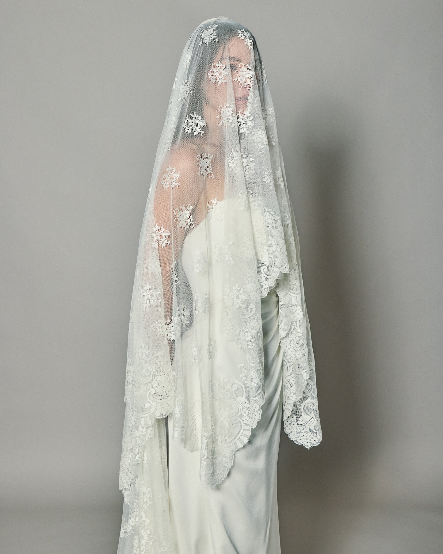 LOHO EXCLUSIVE // MARIA SPANISH LACE MANTILLA