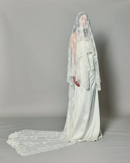LOHO EXCLUSIVE // MARIA SPANISH LACE MANTILLA