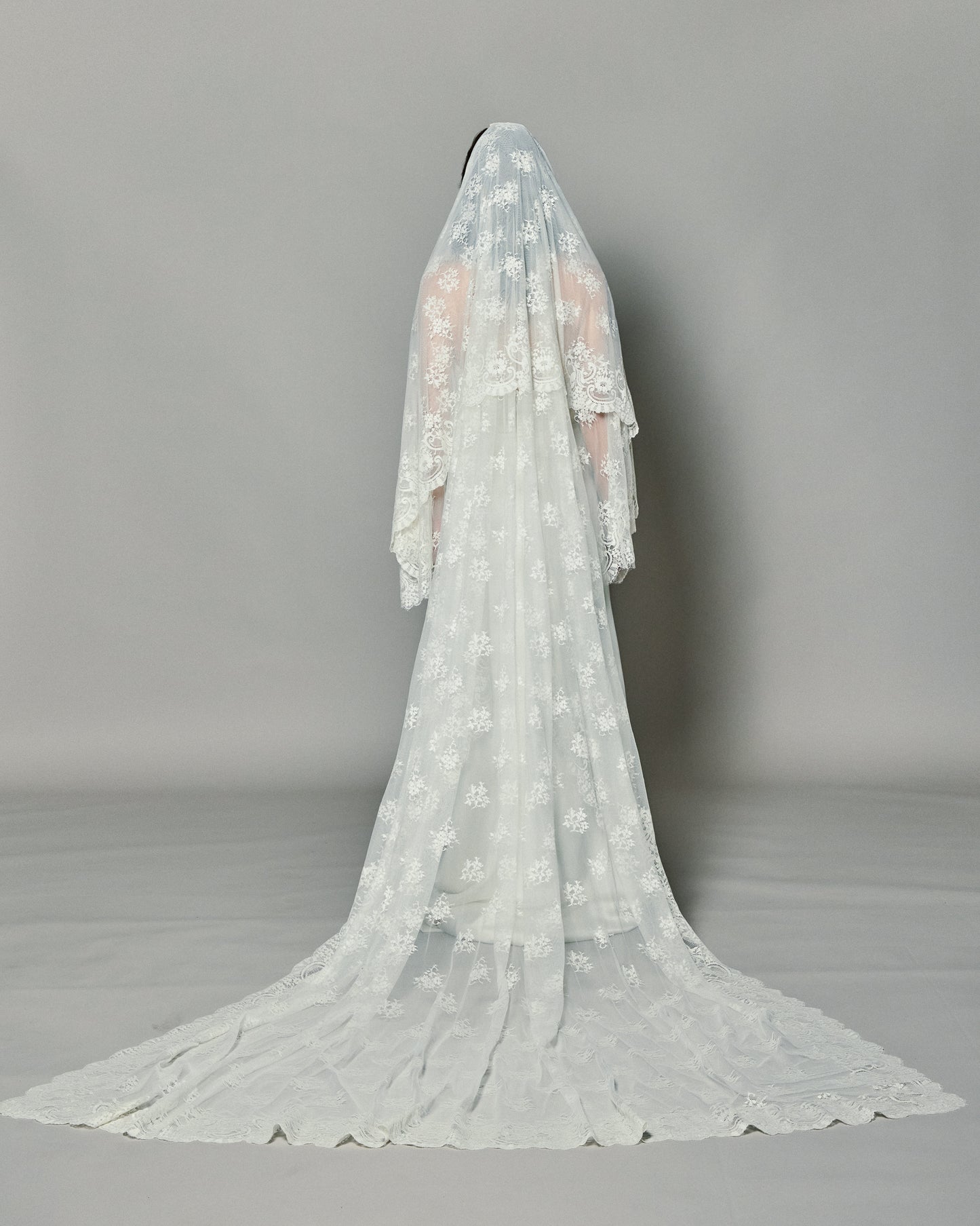 LOHO EXCLUSIVE // MARIA SPANISH LACE MANTILLA