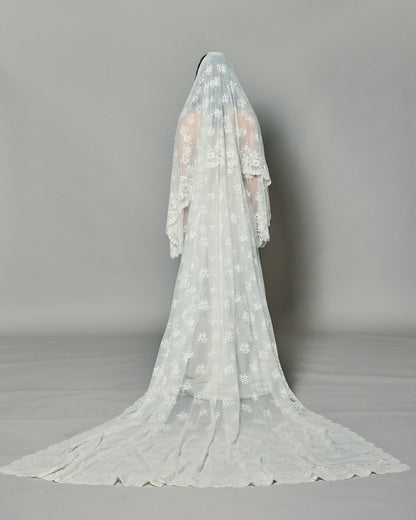 LOHO EXCLUSIVE // MARIA SPANISH LACE MANTILLA