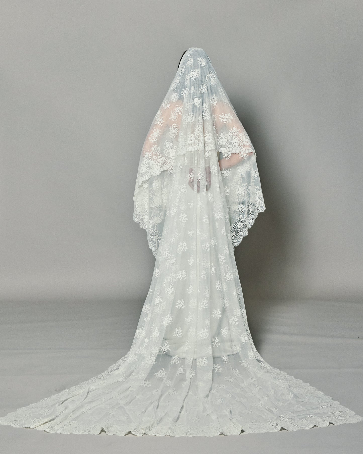 LOHO EXCLUSIVE // MARIA SPANISH LACE MANTILLA