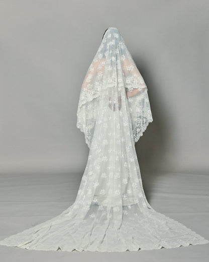 LOHO EXCLUSIVE // MARIA SPANISH LACE MANTILLA