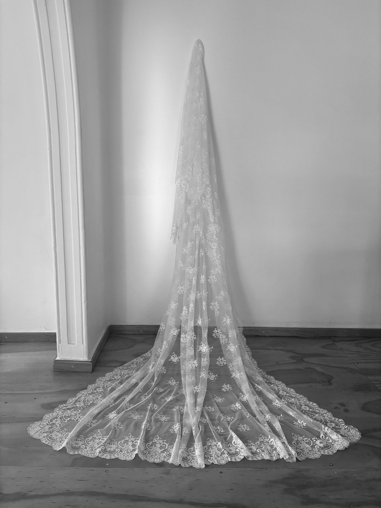 LOHO EXCLUSIVE // MARIA SPANISH LACE MANTILLA