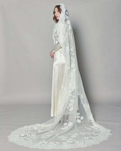 NATASHA LACE MANTILLA