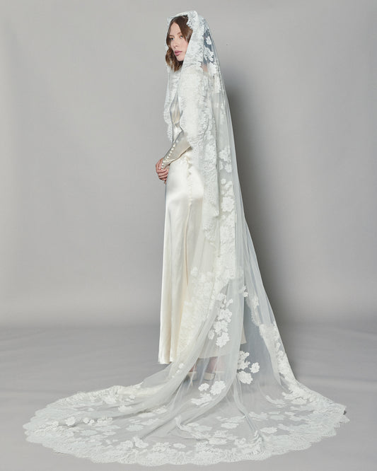 NATASHA LACE MANTILLA