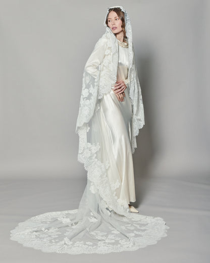 NATASHA LACE MANTILLA