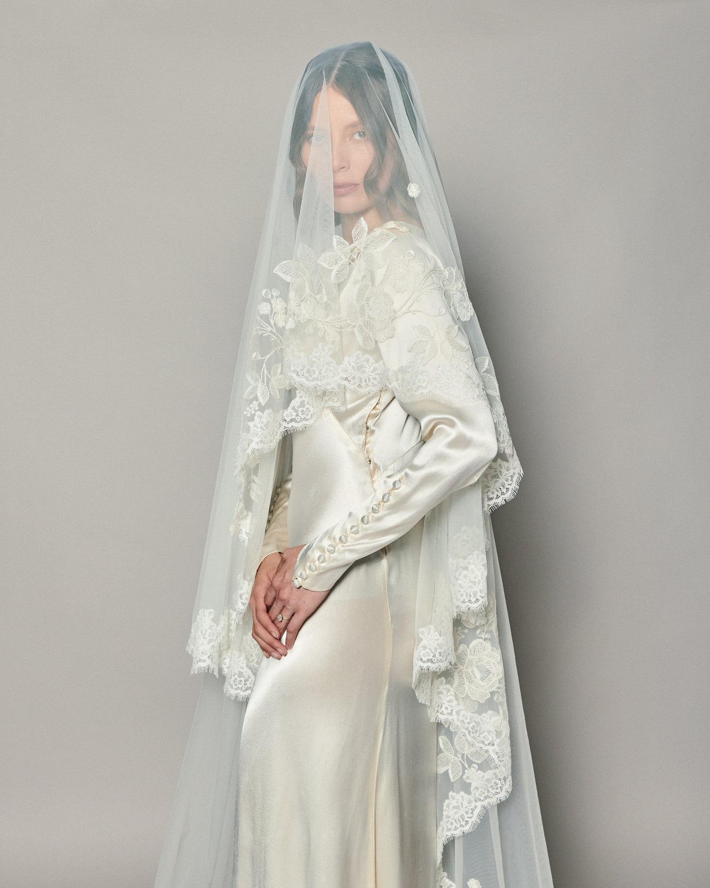 ANASTASIA EMBROIDERED LACE VEIL