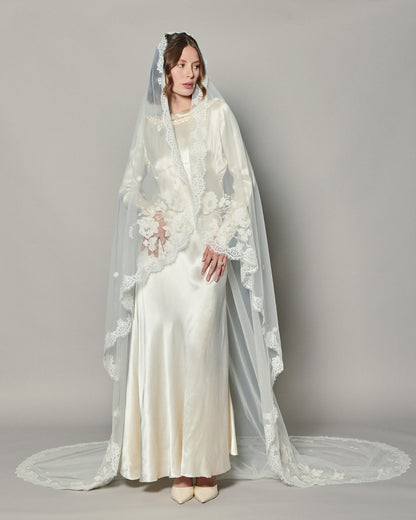 ANASTASIA EMBROIDERED LACE VEIL