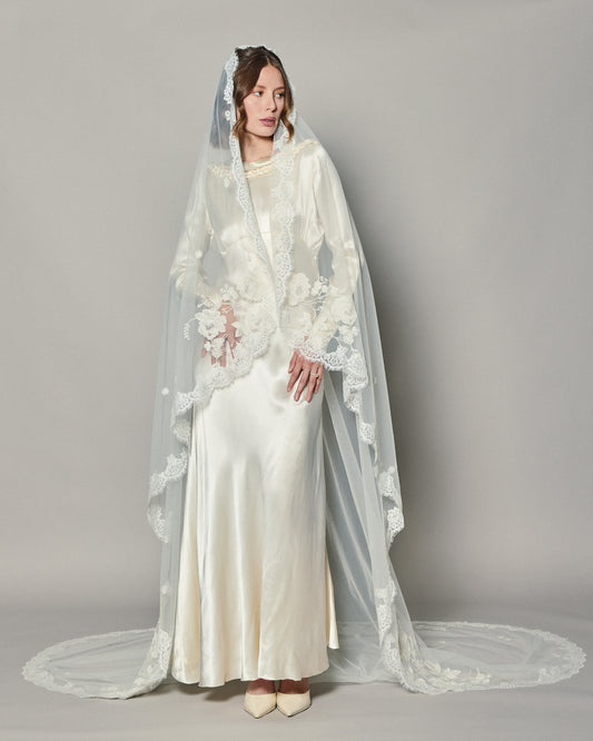 ANASTASIA EMBROIDERED LACE VEIL