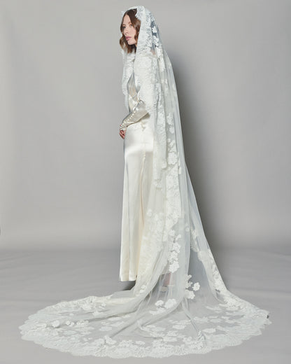 NATASHA LACE MANTILLA