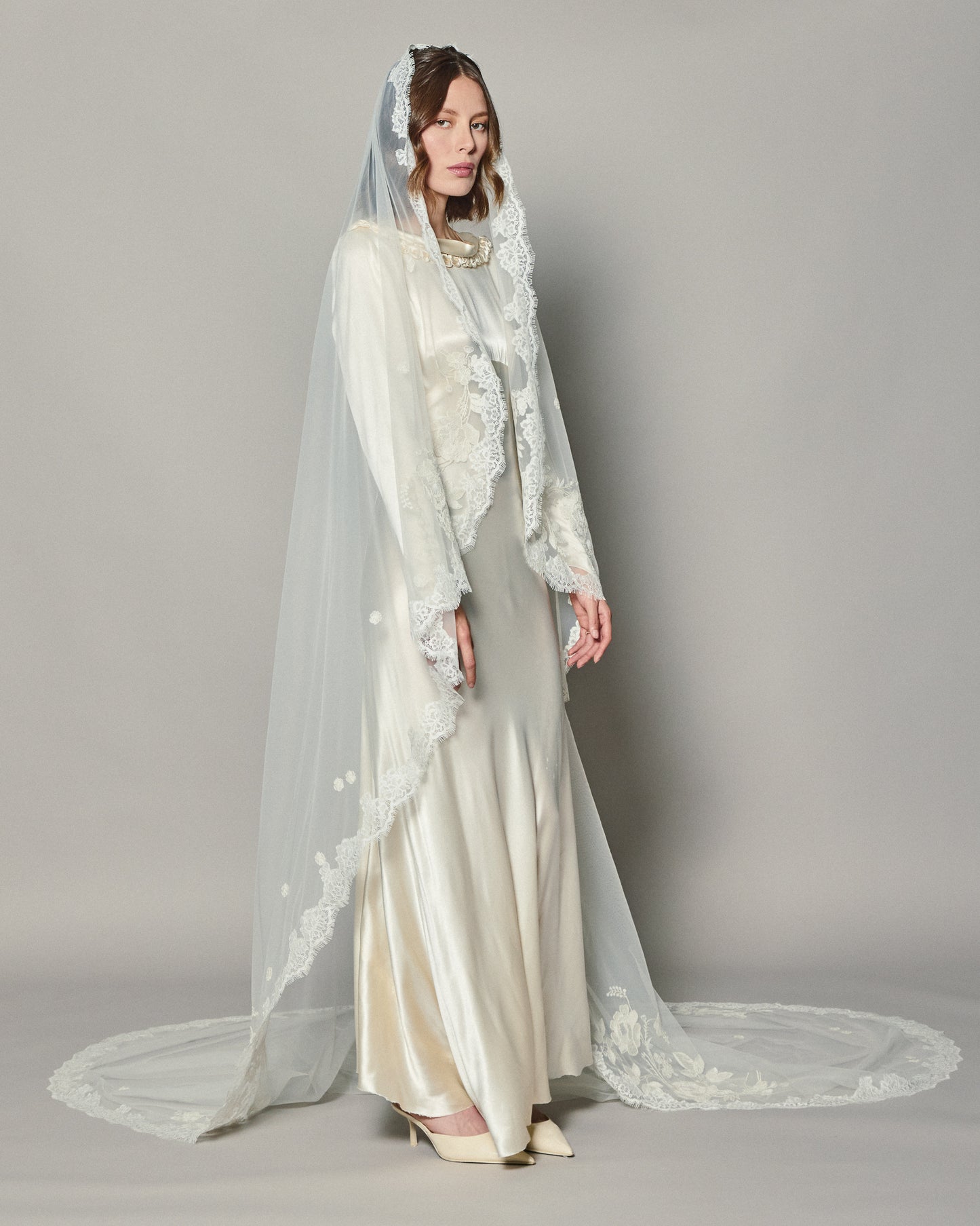 ANASTASIA EMBROIDERED LACE VEIL
