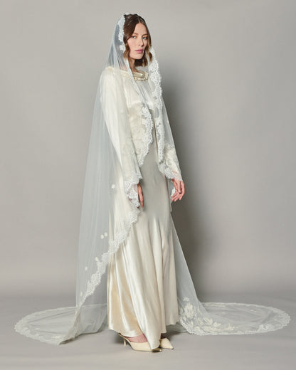 ANASTASIA EMBROIDERED LACE VEIL