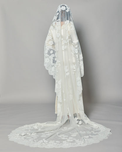 NATASHA LACE MANTILLA