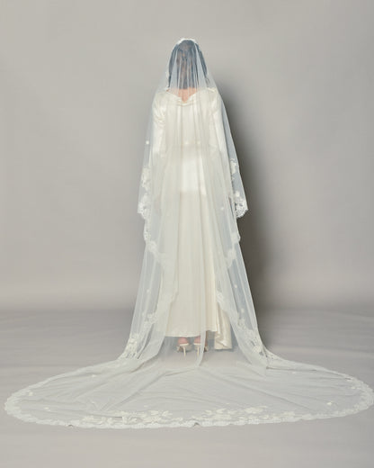 ANASTASIA EMBROIDERED LACE VEIL