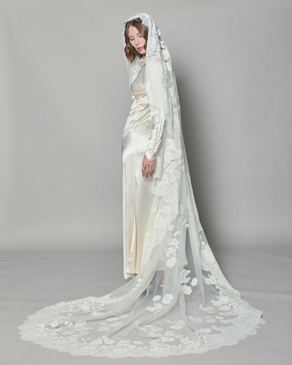 NATASHA LACE MANTILLA