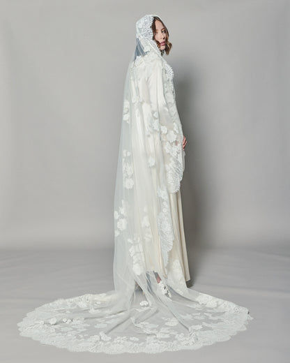 NATASHA LACE MANTILLA