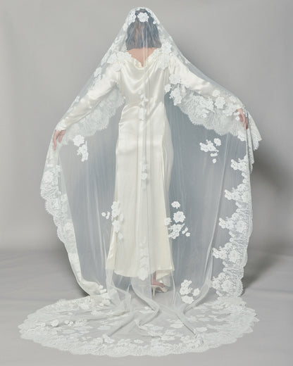 NATASHA LACE MANTILLA