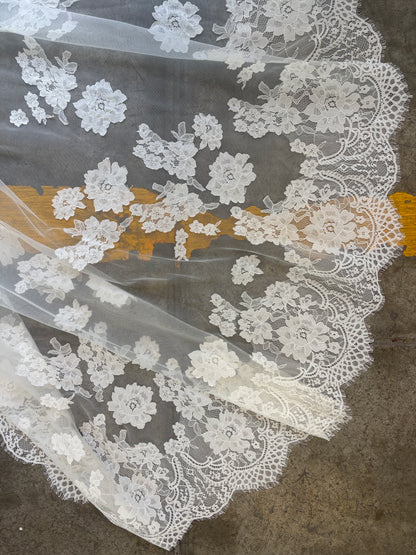 NATASHA LACE MANTILLA