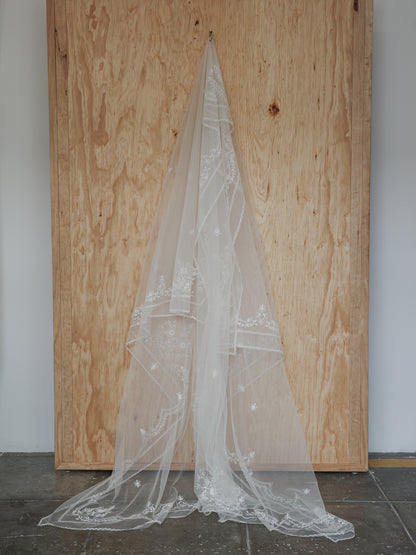 REGINA SQUARE VEIL