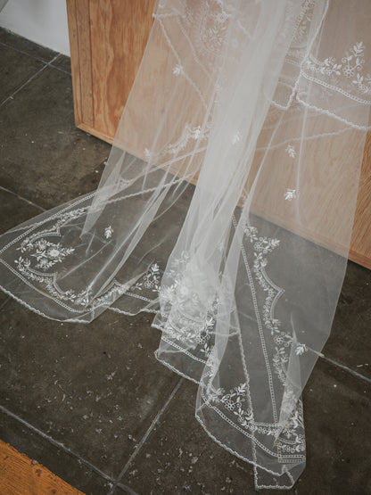 REGINA SQUARE VEIL