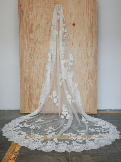NATASHA LACE MANTILLA