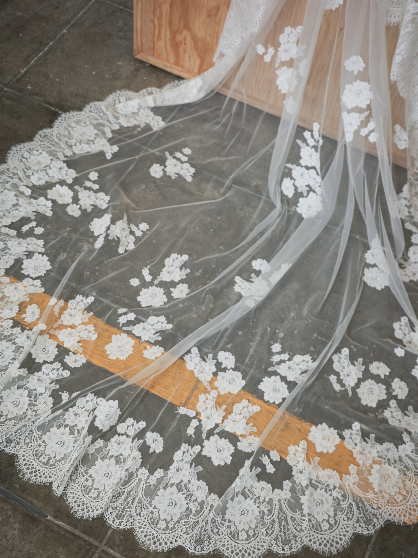 NATASHA LACE MANTILLA
