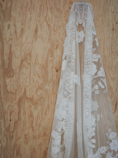 NATASHA LACE MANTILLA