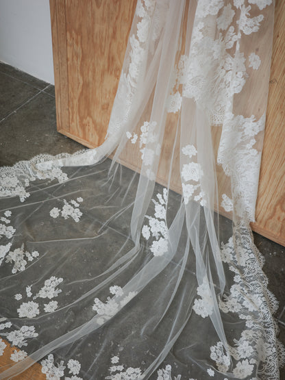 NATASHA LACE MANTILLA
