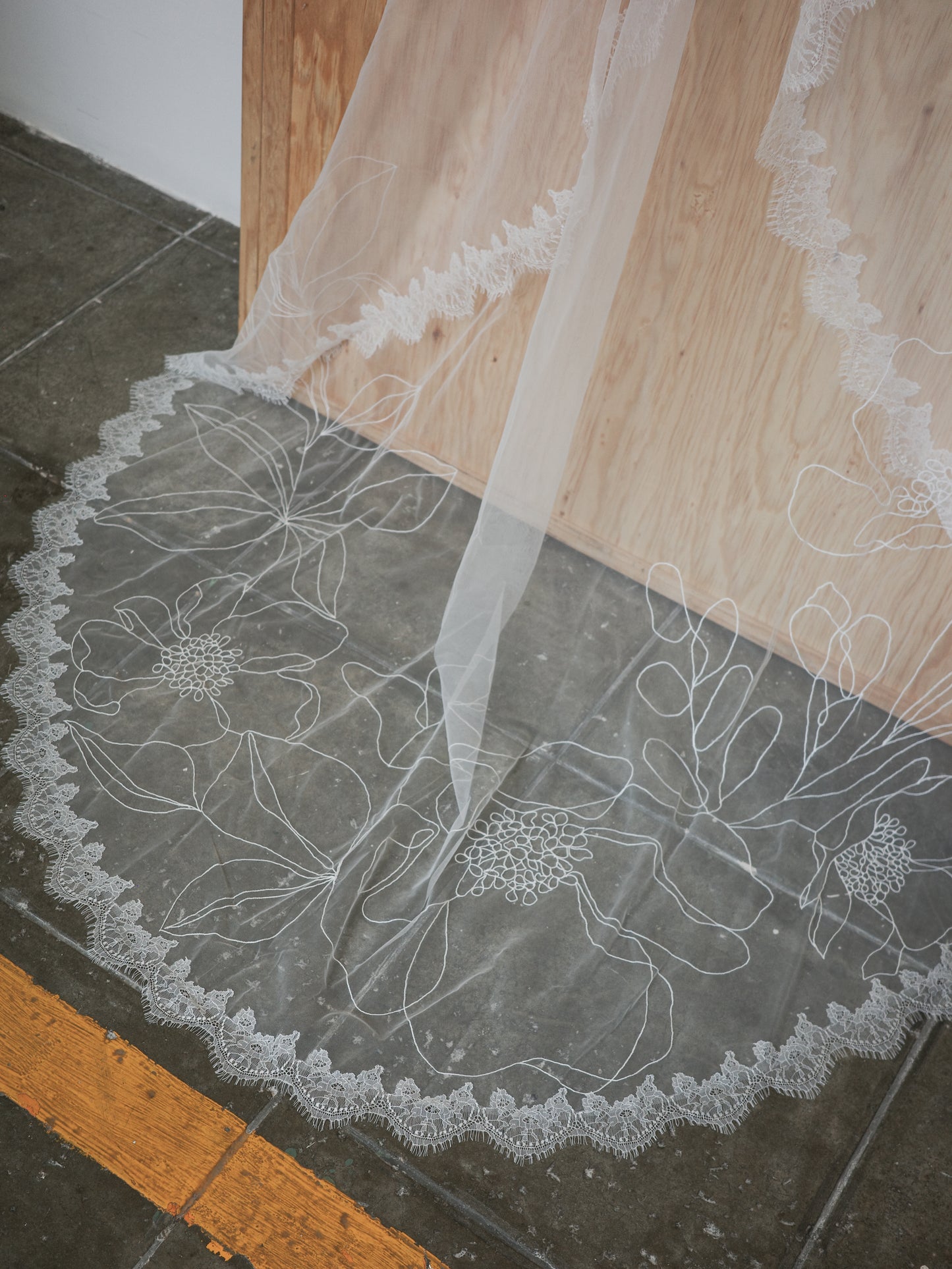 ROMINA LINE EMBROIDERY LACE VEIL