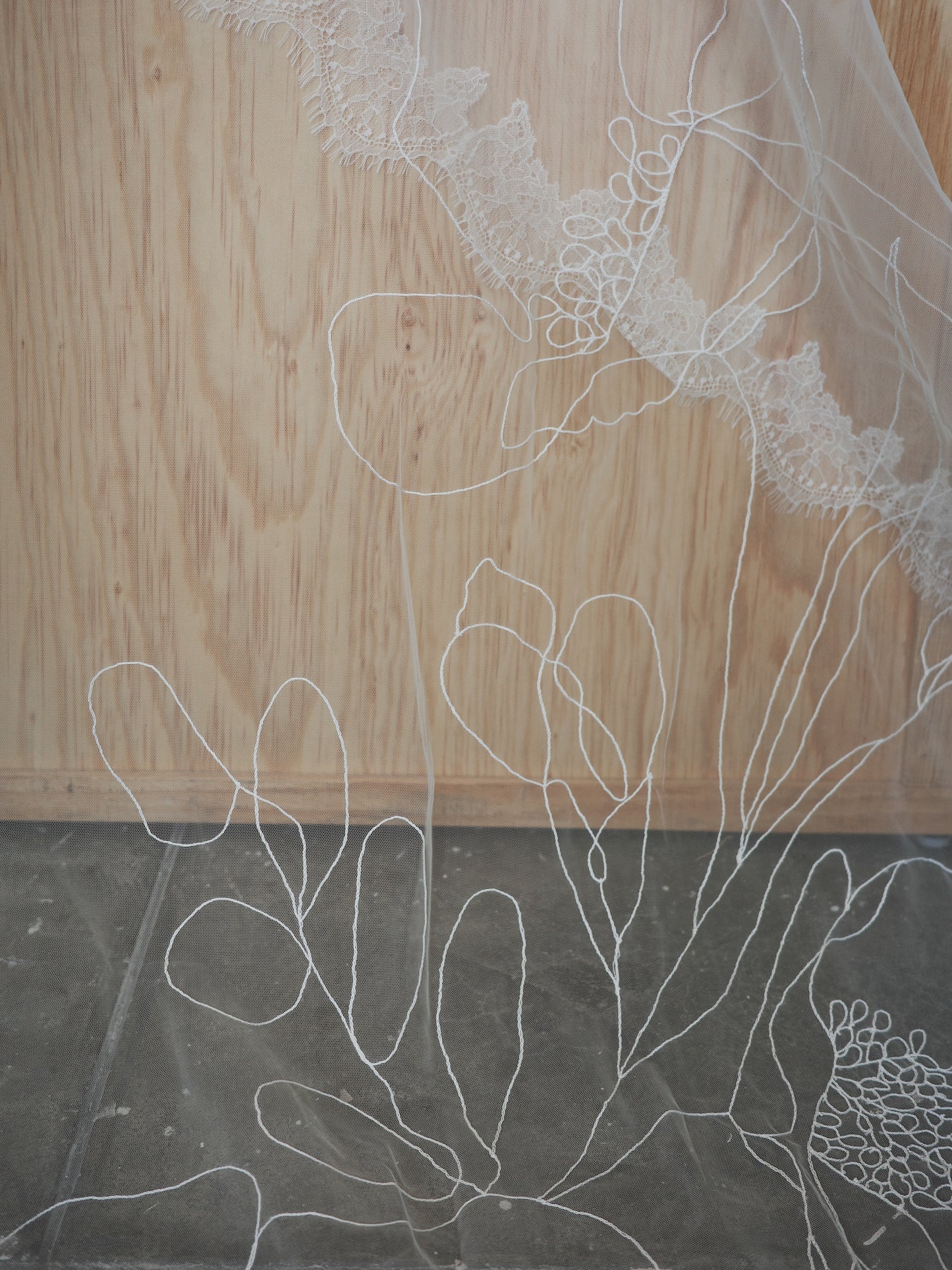 ROMINA LINE EMBROIDERY LACE VEIL
